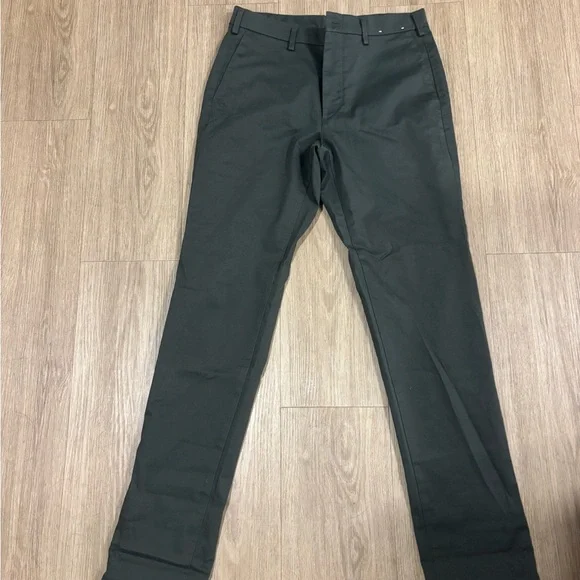 Uniqlo Gray Chinos with Tailored Fit - Picture 2 of 4